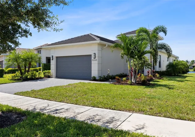 Photo 3 of Single family home for sale at 5265 Barnett Cir, Bradenton, FL 34211 | MLS# A4707944 | Listing updated on 2026-10-08