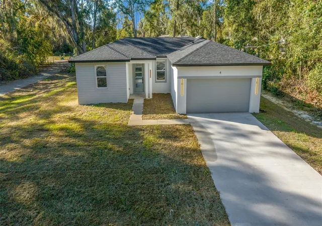 Photo 2 of Single family home for sale at 4 Oak Cir, Ocala, FL 34472 | MLS# OM733152 | Listing updated on 2026-10-06