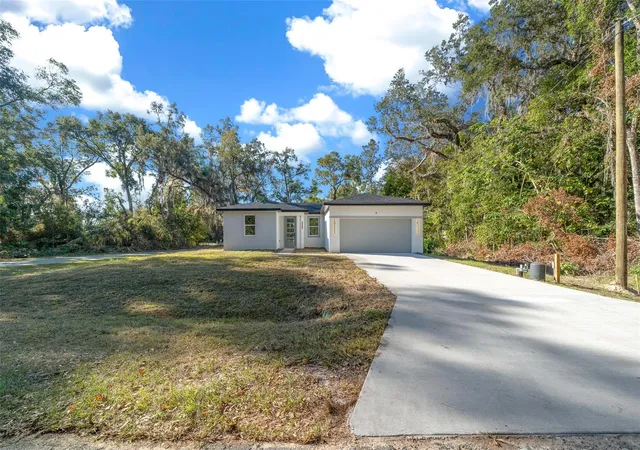 Photo 3 of Single family home for sale at 4 Oak Cir, Ocala, FL 34472 | MLS# OM733152 | Listing updated on 2026-10-06