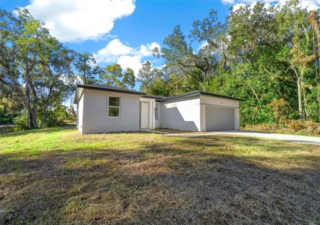 Photo 4 of Single family home for sale at 4 Oak Cir, Ocala, FL 34472 | MLS# OM733152 | Listing updated on 2026-10-06