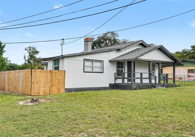 Photo 2 of Single family home for sale at 827 Avenue O Sw, Winter Haven, FL 33880 | MLS# O6446125 | Listing updated on 2026-10-03