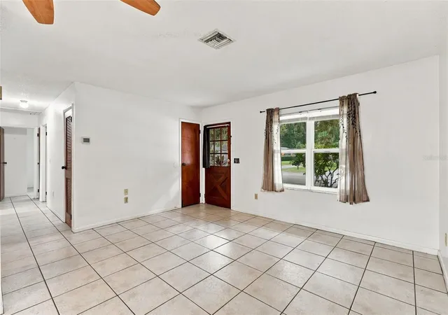 Photo 3 of Single family home for sale at 711 Thistle Pl, Winter Springs, FL 32708 | MLS# V4951586 | Listing updated on 2026-10-02