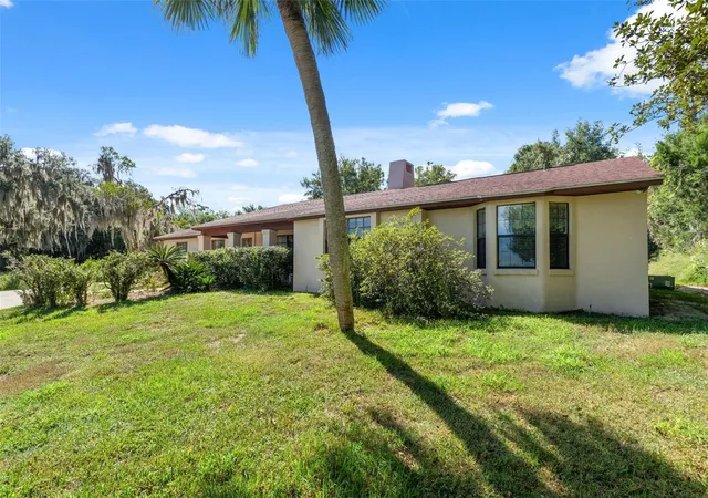 Photo 3 of Single family home for sale at 8943 Silver Lake Dr, Leesburg, FL 34788 | MLS# TB8553526 | Listing updated on 2026-10-03