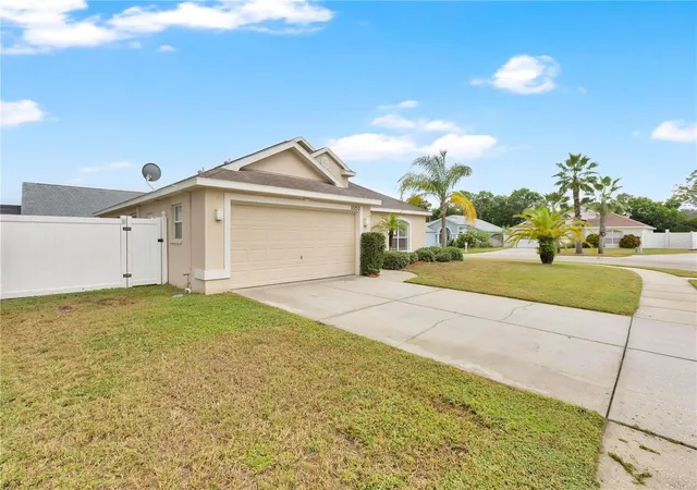 Photo 2 of Single family home for sale at 10250 Peoples Loop, Port Richey, FL 34668 | MLS# O6446129 | Listing updated on 2026-10-16