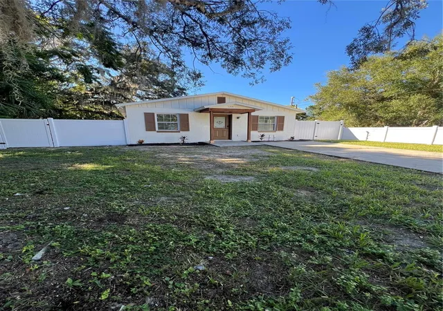 Photo 2 of Single family home for sale at 1314 Robie Ave, Mount Dora, FL 32757 | MLS# O6446131 | Listing updated on 2026-10-05
