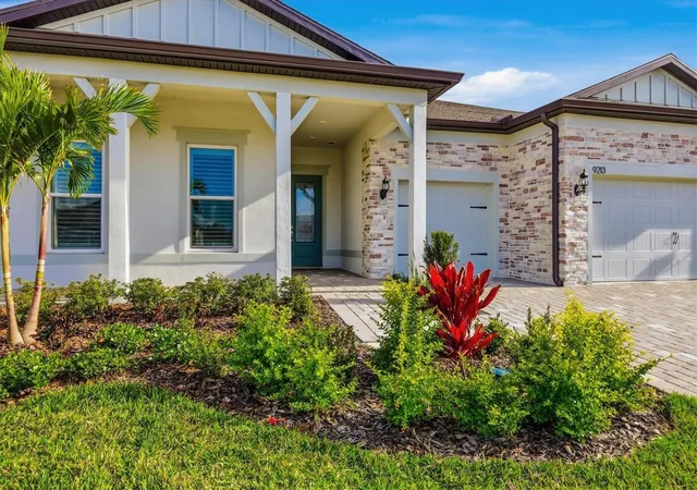 Photo 2 of Single family home for sale at 9213 Sand Dune Cvs, Parrish, FL 34219 | MLS# A4707954 | Listing updated on 2026-10-25