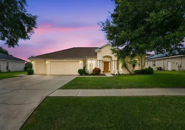 Photo 2 of Single family home for sale at 2393 Old Oak Trl, Brooksville, FL 34604 | MLS# W7889952 | Listing updated on 2026-10-03