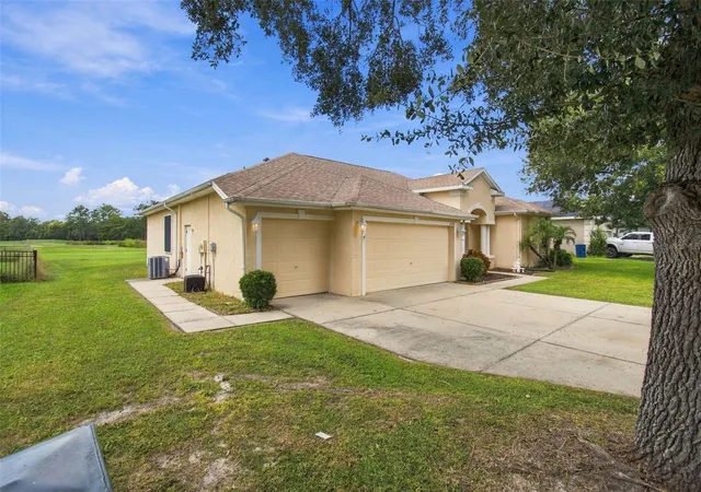Photo 4 of Single family home for sale at 2393 Old Oak Trl, Brooksville, FL 34604 | MLS# W7889952 | Listing updated on 2026-10-03