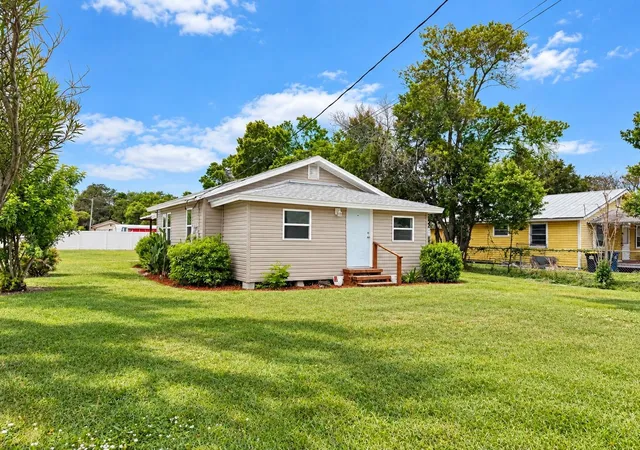 Photo 1 of Single family home for sale at 620 Oak St, Auburndale, FL 33823 | MLS# OM733155 | Listing updated on 2026-10-01
