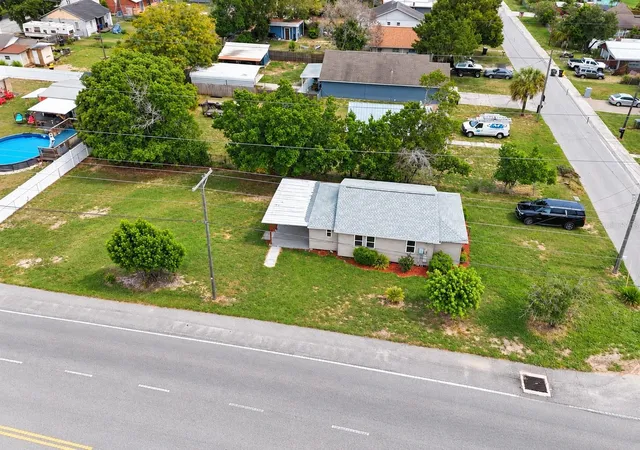 Photo 3 of Single family home for sale at 620 Oak St, Auburndale, FL 33823 | MLS# OM733155 | Listing updated on 2026-10-01