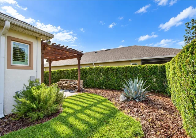 Photo 3 of Single family home for sale at 13943 Natures Reserve Dr, Lithia, FL 33547 | MLS# TB8553549 | Listing updated on 2026-10-06