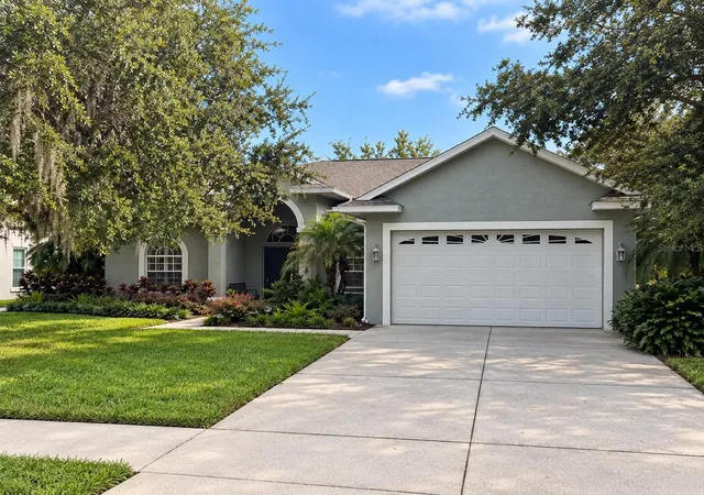 Photo 1 of Single family home for sale at 19621 Lake Osceola Ln, Odessa, FL 33556 | MLS# W7889953 | Listing updated on 2026-10-03