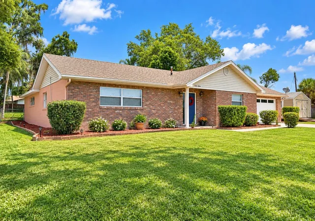 Photo 3 of Single family home for sale at 1215 Fairlane Ct Nw, Winter Haven, FL 33881 | MLS# TB8553587 | Listing updated on 2026-10-01