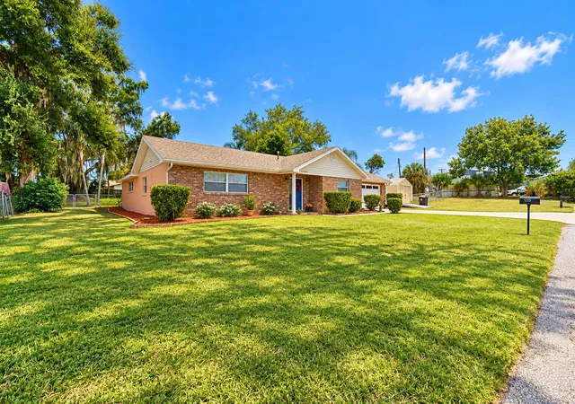 Photo 3 of Single family home for sale at 1215 Fairlane Ct NW, Winter Haven, FL 33881 | MLS# TB8553587 | Listing updated on 2026-10-01