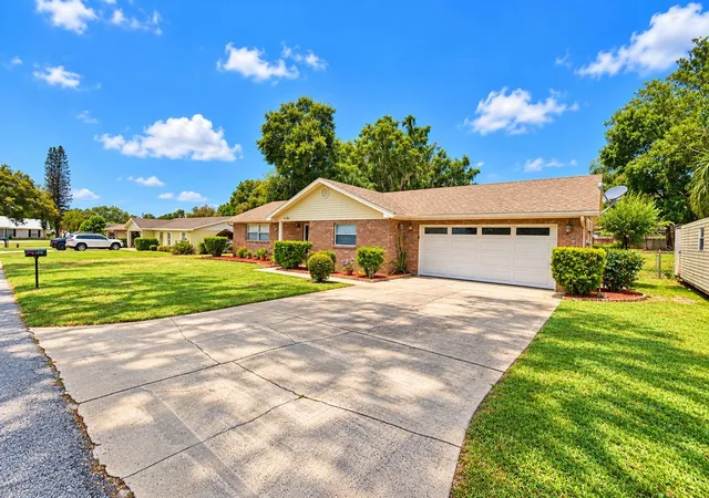 Photo 4 of Single family home for sale at 1215 Fairlane Ct NW, Winter Haven, FL 33881 | MLS# TB8553587 | Listing updated on 2026-10-01