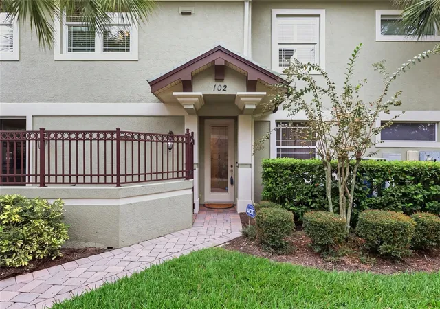 Listing Photo 4 - Condo for sale in building located at 6434 Moorings Pt Cir, LAKEWOOD RANCH, FL 34202 - Unit #102