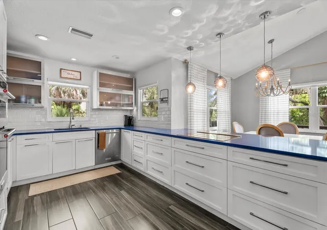 Photo 4 of Single family home for sale at 3376 S Seclusion Dr, Sarasota, FL 34239 | MLS# A4707976 | Listing updated on 2026-10-30