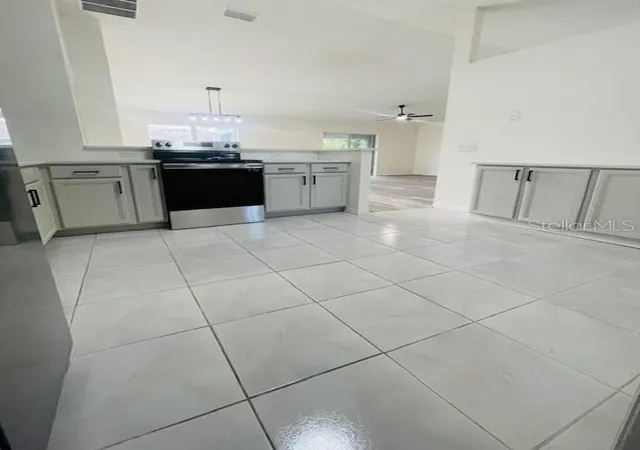Photo 4 of Single family home for sale at 514 Brentford Ct, Kissimmee, FL 34758 | MLS# S5158581 | Listing updated on 2026-10-05