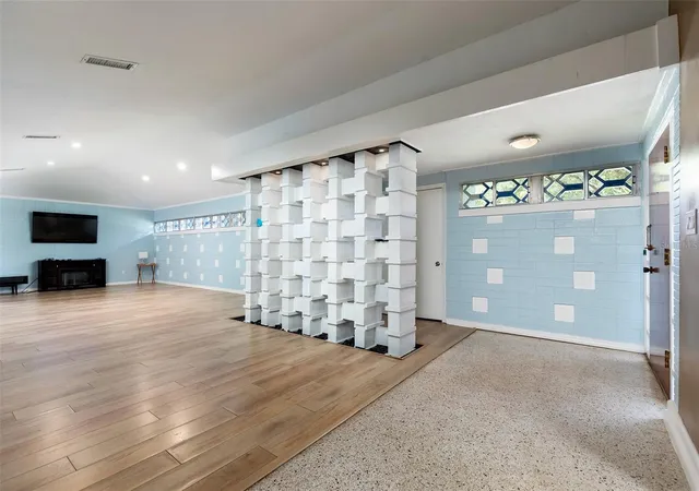 Photo 3 of Single family home for sale at 3220 Tradewinds Trl, Orlando, FL 32805 | MLS# O6446180 | Listing updated on 2026-10-05