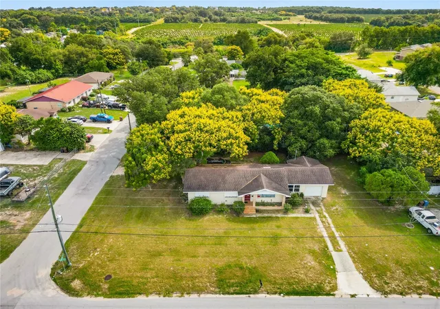 Photo 3 of Single family home for sale at 725 4th Street S, Lake Wales, FL 33853 | MLS# K4903828 | Listing updated on 2026-10-01