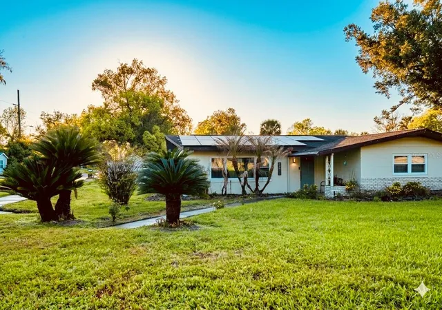 Single family home for sale at 302 Forest Ave, ALTAMONTE SPRINGS, FL 32701 | MLS# A4707980