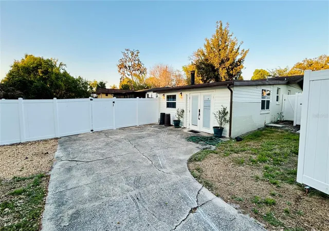 Photo 2 of Single family home for sale at 302 Forest Ave, Altamonte Springs, FL 32701 | MLS# A4707980 | Listing updated on 2026-10-01