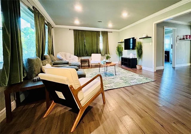 Photo 3 of Single family home for sale at 302 Forest Ave, Altamonte Springs, FL 32701 | MLS# A4707980 | Listing updated on 2026-10-01