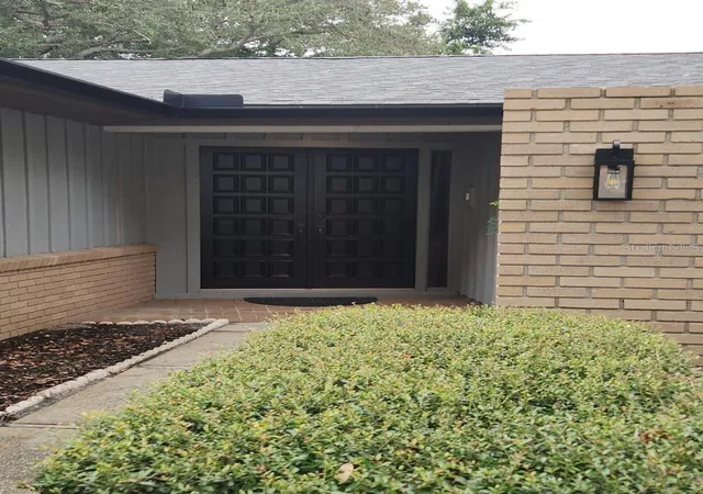 Photo 2 of Single family home for sale at 5331 Dominica Cir, Sarasota, FL 34233 | MLS# A4707981 | Listing updated on 2026-10-03