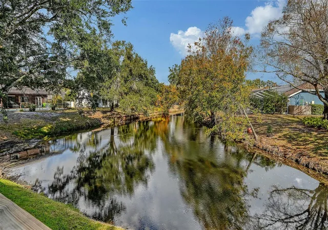 Photo 4 of Single family home for sale at 5331 Dominica Cir, Sarasota, FL 34233 | MLS# A4707981 | Listing updated on 2026-10-03