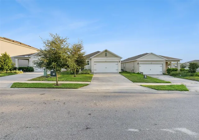Photo 4 of Single family home for sale at 407 Charlotte Way, Deland, FL 32724 | MLS# O6446184 | Listing updated on 2026-10-02