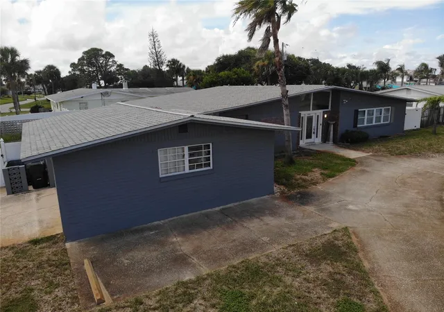 Photo 2 of Single family home for sale at 3001 N Oleander Ave, Daytona Beach, FL 32118 | MLS# O6446187 | Listing updated on 2026-10-01