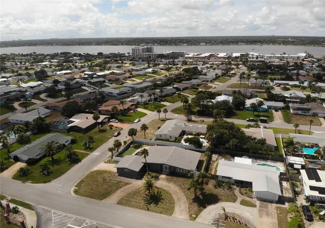 Photo 3 of Single family home for sale at 3001 N Oleander Ave, Daytona Beach, FL 32118 | MLS# O6446187 | Listing updated on 2026-10-01