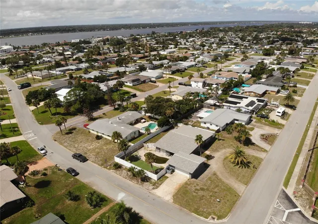 Photo 3 of Single family home for sale at 3001 N Oleander Ave, Daytona Beach, FL 32118 | MLS# O6446187 | Listing updated on 2026-10-01