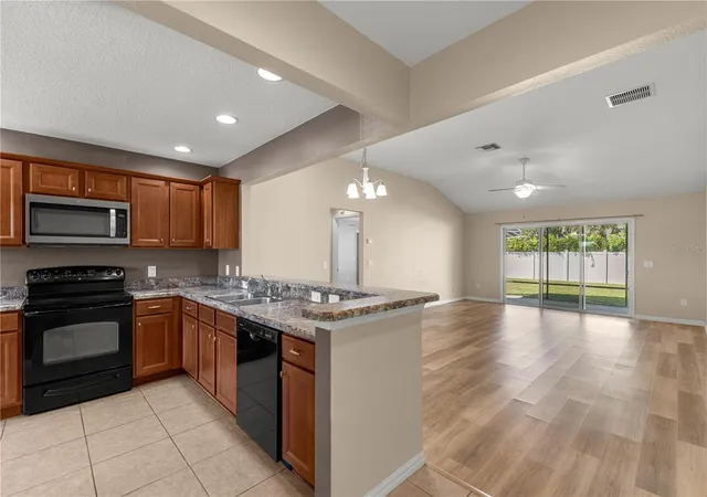 Photo 3 of Single family home for sale at 12166 Ne 51st Circle, Oxford, FL 34484 | MLS# OM733171 | Listing updated on 2026-10-03