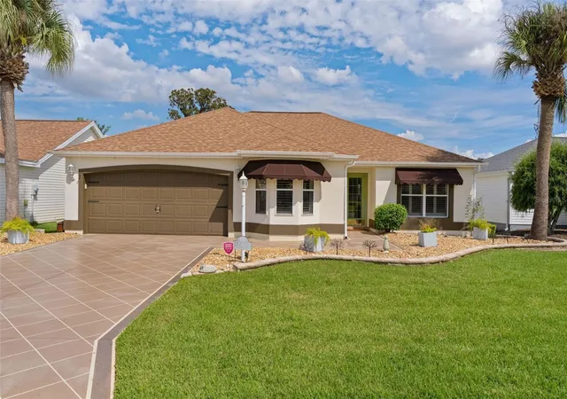 Photo 1 of Single family home for sale at 2105 Suarez Ct, Lady Lake, FL 32159 | MLS# G5118461 | Listing updated on 2026-10-01