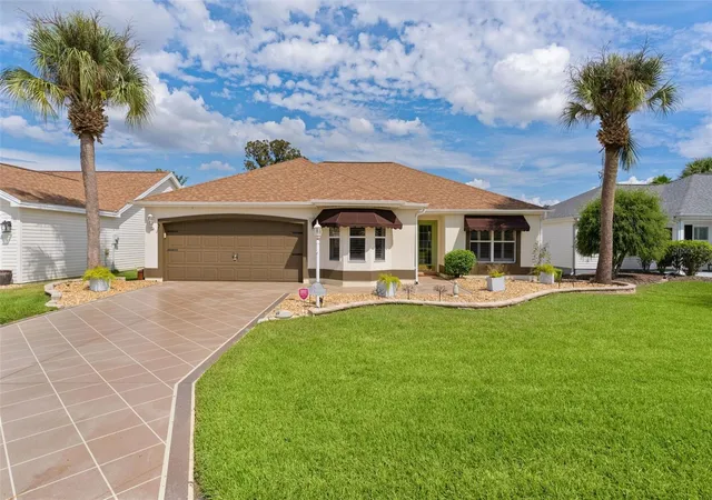 Photo 3 of Single family home for sale at 2105 Suarez Ct, Lady Lake, FL 32159 | MLS# G5118461 | Listing updated on 2026-10-01