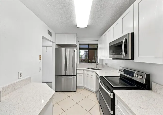 Photo 3 of Condo for sale at 2051 Skimmer Ct W #112, Clearwater, FL 33762 | MLS# TB8553629 | Listing updated on 2026-10-05