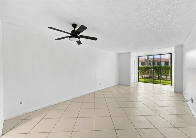 Listing Photo 5 - Condo for sale in building located at 2051 Skimmer Ct W, CLEARWATER, FL 33762 - Unit #112