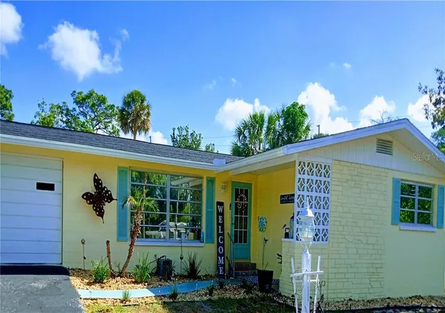 Single family home for sale at 7507 W 7 Rivers Dr, Crystal River, FL 34429 | MLS# CC858302