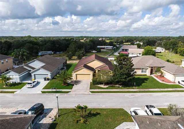 Photo 3 of Single family home for sale at 253 Wildflower Rd, Davenport, FL 33837 | MLS# S5158588 | Listing updated on 2026-10-11