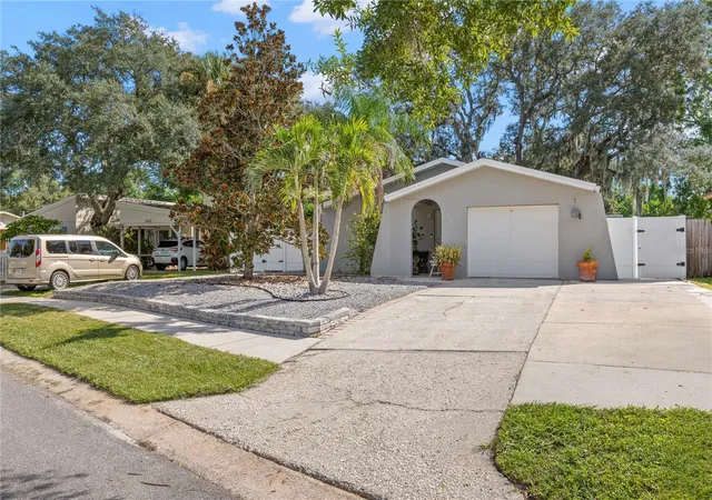Photo 3 of Single family home for sale at 630 6th Avenue N, Safety Harbor, FL 34695 | MLS# TB8553638 | Listing updated on 2026-10-01