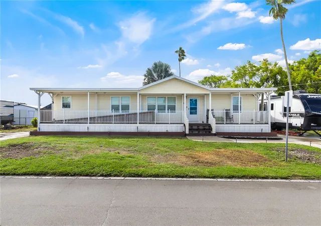 Photo 2 of Manufactured home for sale at 1836 Se 32nd Street, Okeechobee, FL 34974 | MLS# O6446203 | Listing updated on 2026-10-05