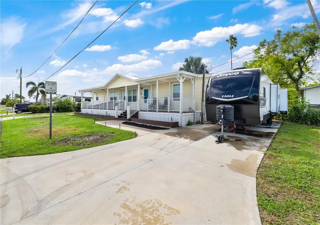 Photo 3 of Manufactured home for sale at 1836 Se 32nd Street, Okeechobee, FL 34974 | MLS# O6446203 | Listing updated on 2026-10-05