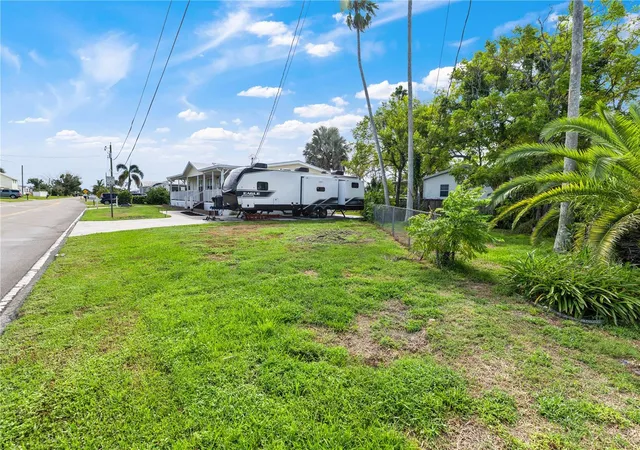 Photo 3 of Manufactured home for sale at 1836 SE 32nd Street, Okeechobee, FL 34974 | MLS# O6446203 | Listing updated on 2026-10-05
