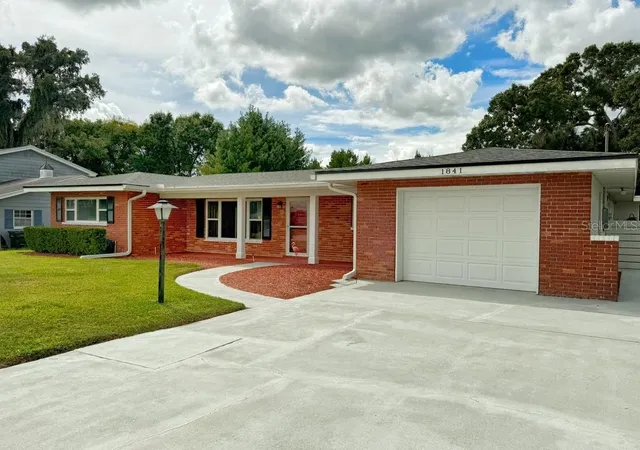 Photo 4 of Single family home for sale at 1841 5th Street SE, Winter Haven, FL 33880 | MLS# O6446208 | Listing updated on 2026-10-06