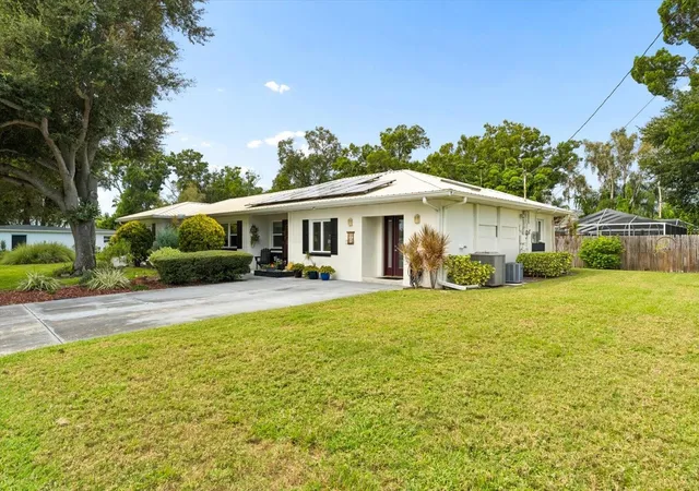 Photo 1 of Single family home for sale at 400 Corona Ave N, Clearwater, FL 33765 | MLS# TB8553650 | Listing updated on 2026-10-08