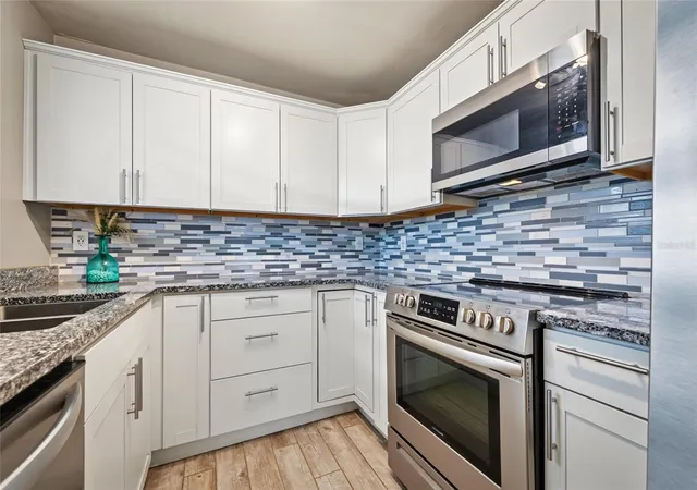 Photo 3 of Single family home for sale at 118 Roberta Rd, Ormond Beach, FL 32176 | MLS# O6446217 | Listing updated on 2026-10-01