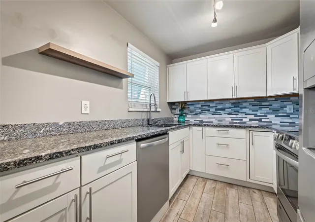 Photo 4 of Single family home for sale at 118 Roberta Rd, Ormond Beach, FL 32176 | MLS# O6446217 | Listing updated on 2026-10-01