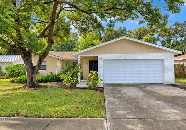 Photo 1 of Sale Pending at 2821 Eagle Run Cir S, Clearwater, FL 33760 | MLS# TB8553663 | Listing updated on 2026-10-16