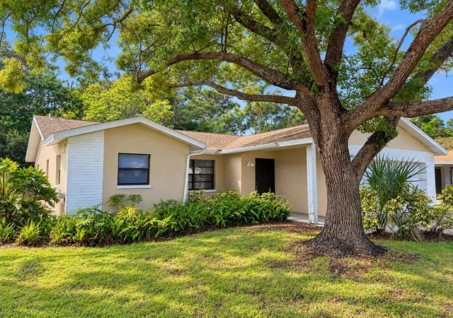 Photo 2 of Sale Pending at 2821 Eagle Run Cir S, Clearwater, FL 33760 | MLS# TB8553663 | Listing updated on 2026-10-16